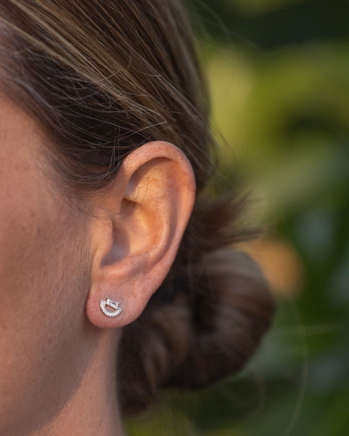 Arched silver stud