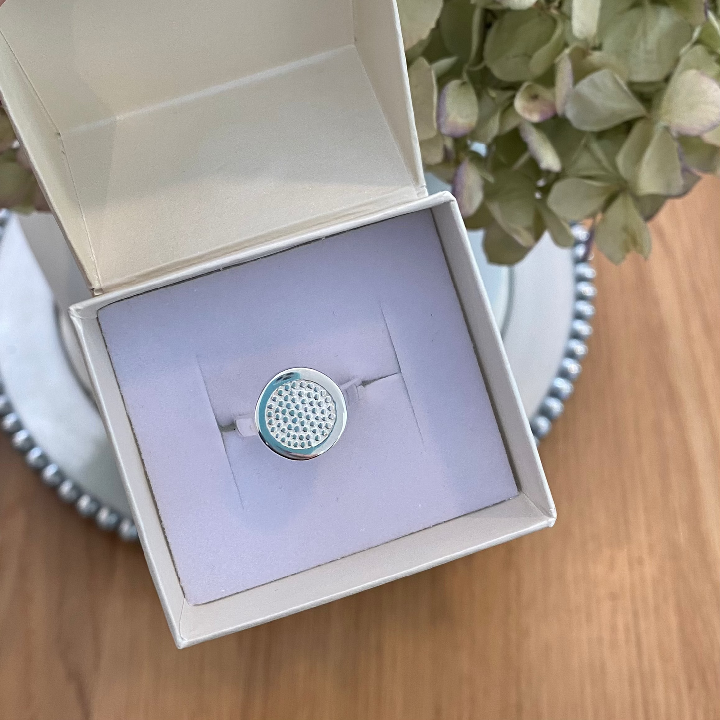Detailed Circle Shape Ring