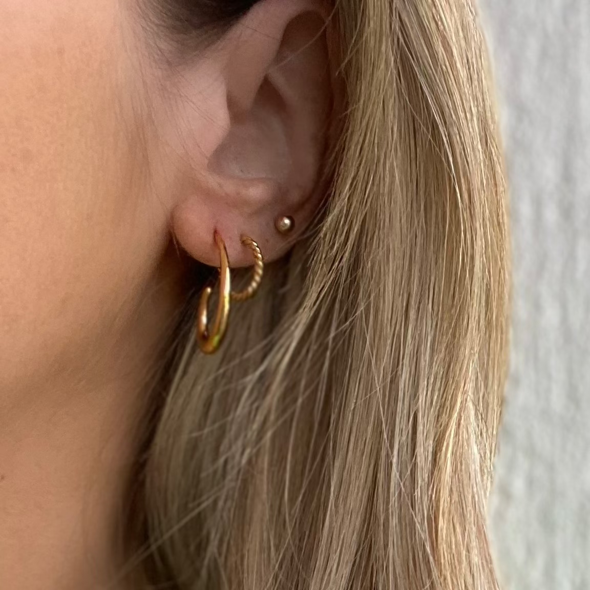 Recurved Hoops, Gold