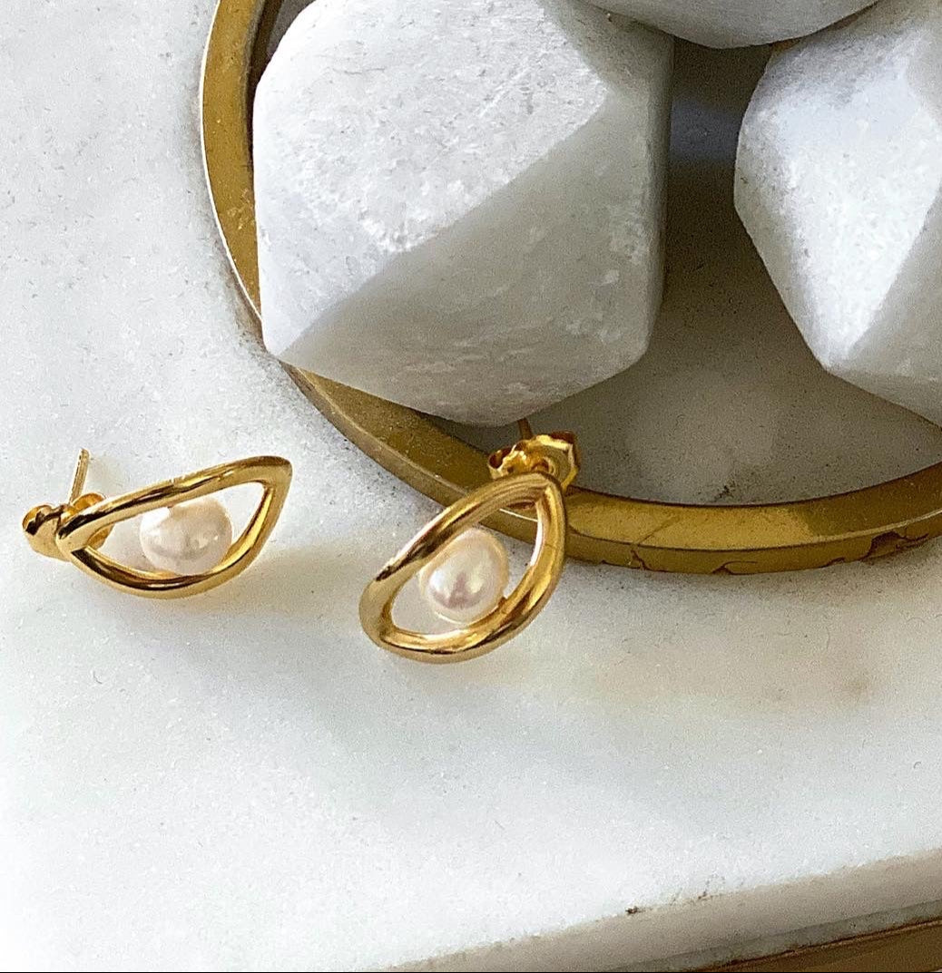 Oval'd Pearl Stud Earrings, Gold