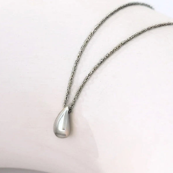 Waterdrop Necklace.