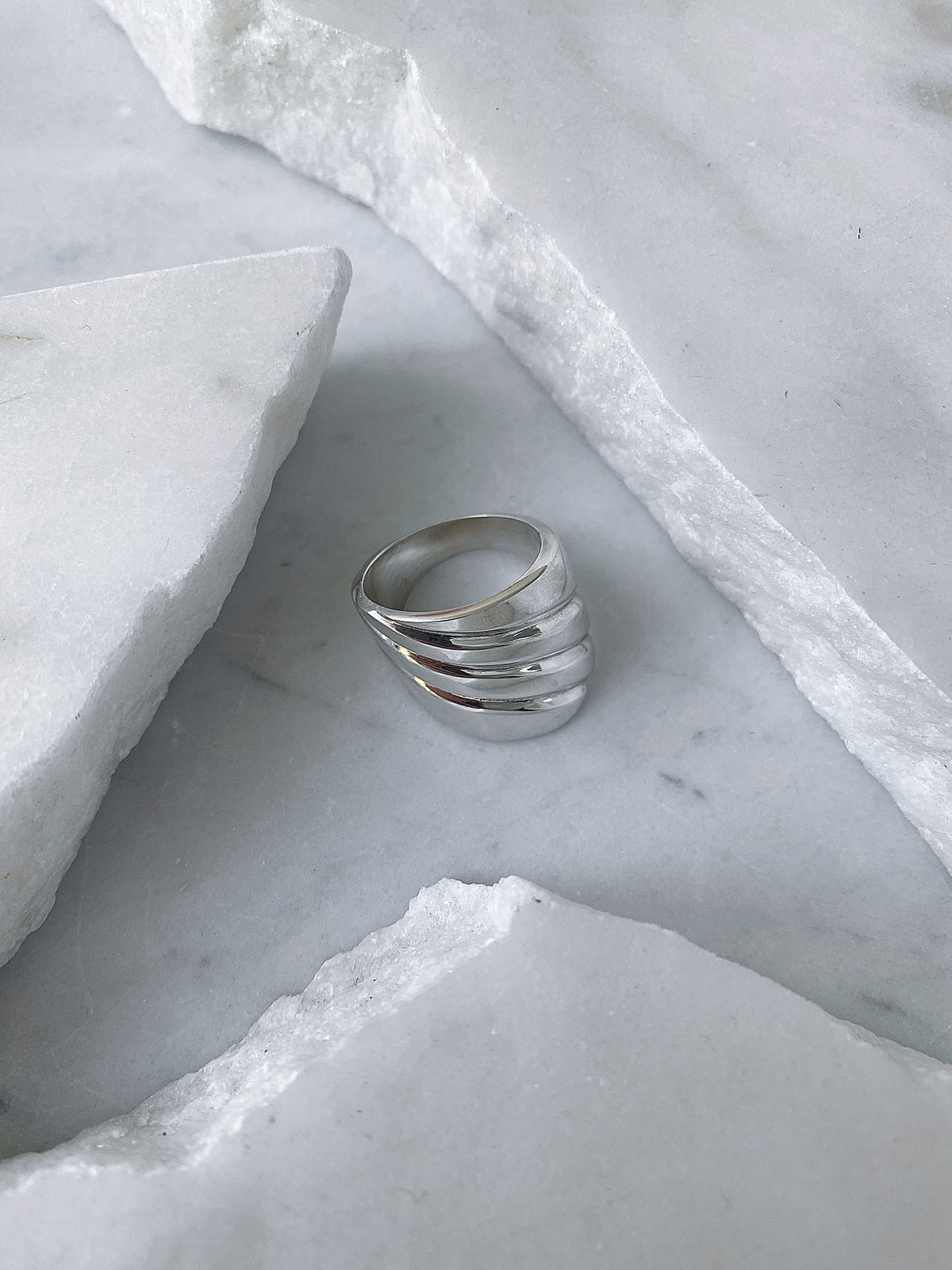 Ridge Rings Female Curved Ridge Ring – ICHU Jewellery